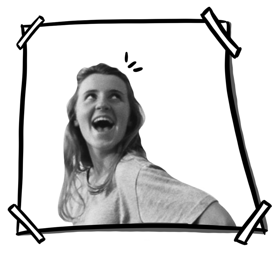 Foto van Alix, lachend, opgeplakt met getekende tape.